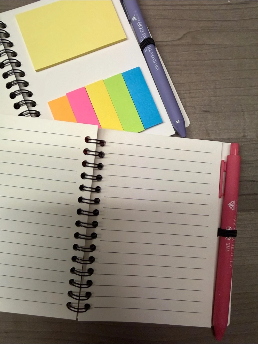 ❣️5/$25❣️ 1  Spiral Notebook with Pen Random color. New